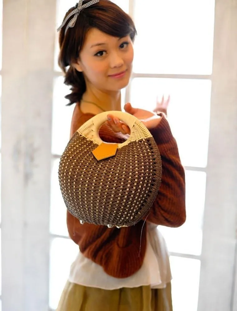 Lady's Stylish Shell Shape Straw Tote Handbag Rattan Beach Bag